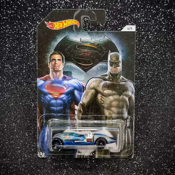 HW CARRITO METAL 1 BATMAN VS SUPERMAN